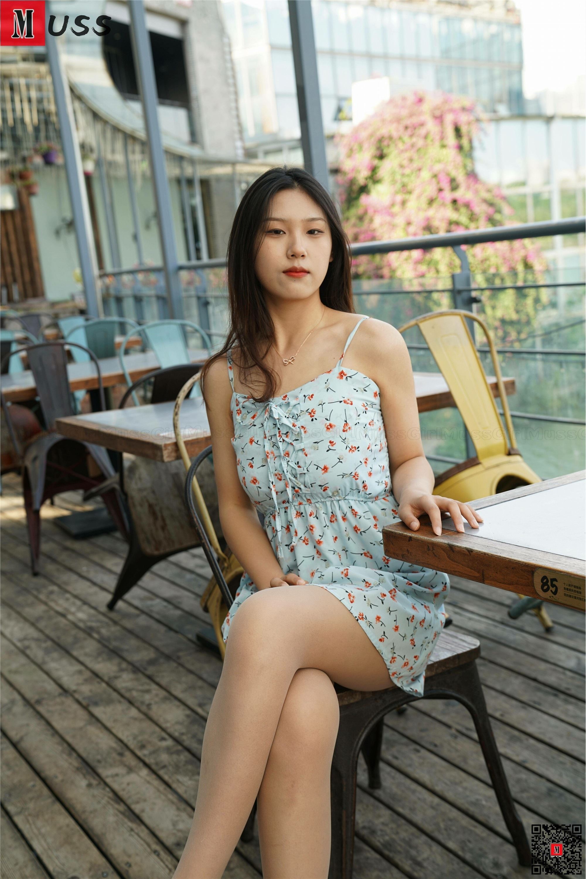 MussGirl慕丝女郎  NO.204 户外碎花肉丝高跟美女